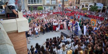 La Conquista Mora llena de historia, pólvora y emoción la Plaza Mayor de Torrent