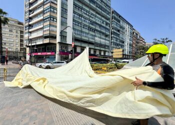 María José Catalá rescata los toldos que criticó en la oposición y plantea llevarlos a más plazas céntricas 14 María José Catalá rescata los toldos que criticó en la oposición y plantea llevarlos a más plazas céntricas