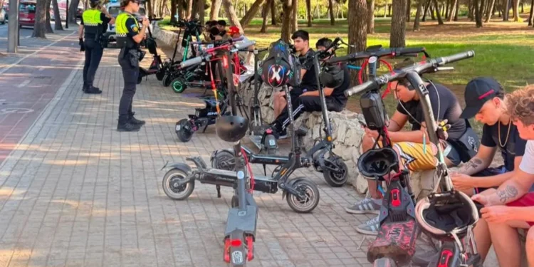 La Policía Local de Valencia evita una macroquedada de patinetes eléctricos e inmoviliza ocho vehículos manipulados 1 a8cf3e23 2942 4f13 a379 8d2c50a10510 16 9 aspect ratio 1600w 0