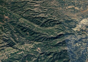 Emergencias activa el protocolo de extinción por un incendio forestal en Bicorp