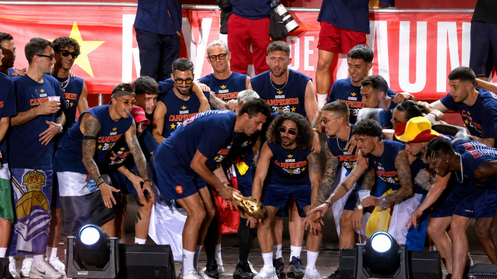 España celebra su segundo Mundial con una multitudinaria fiesta en Cibeles ante dos millones de aficionados 13 celebracion de la fiesta del mundial de futbol madrid espana 1