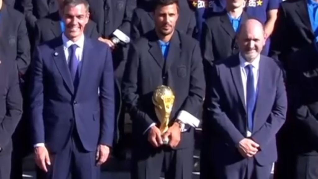 España celebra su segundo Mundial con una multitudinaria fiesta en Cibeles ante dos millones de aficionados 10 celebracion de la fiesta del mundial de futbol madrid espana 21