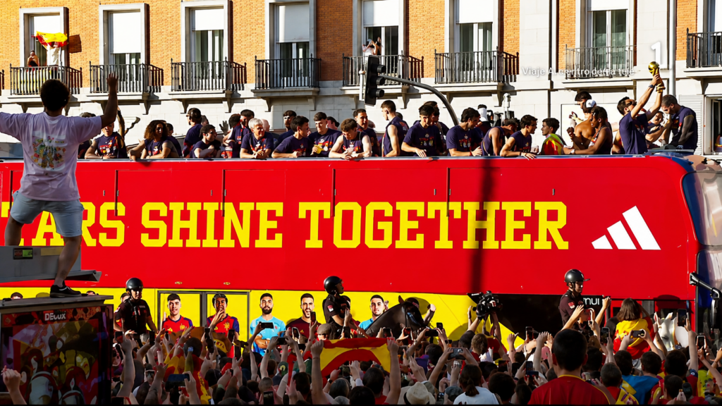 España celebra su segundo Mundial con una multitudinaria fiesta en Cibeles ante dos millones de aficionados 15 celebracion de la fiesta del mundial de futbol madrid espana 3