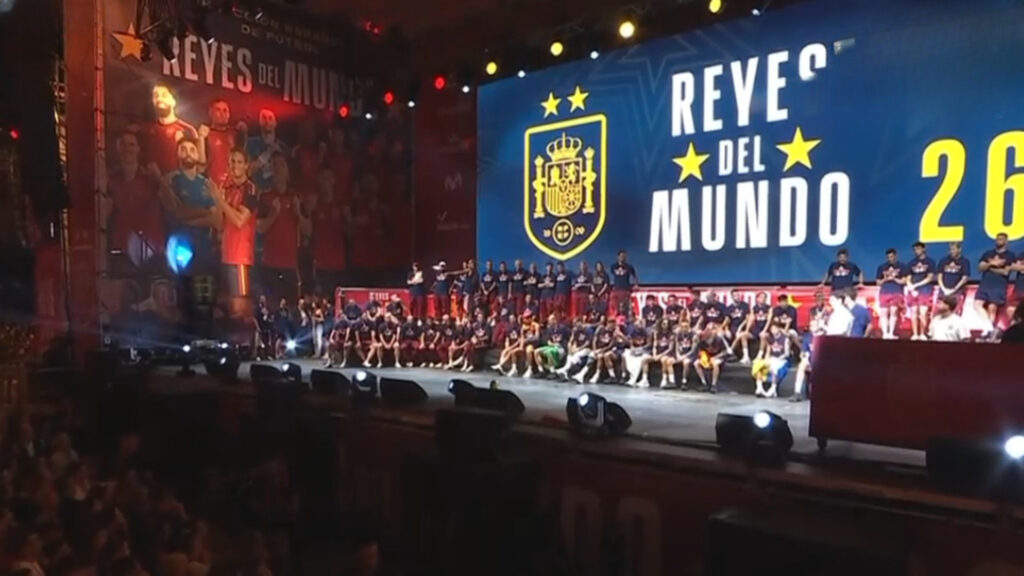 España celebra su segundo Mundial con una multitudinaria fiesta en Cibeles ante dos millones de aficionados 3 celebracion de la fiesta del mundial de futbol madrid espana 4