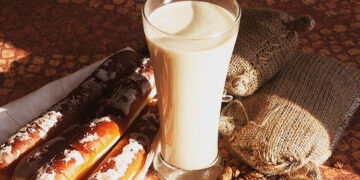 Alboraya combate la ola de calor con el reparto gratuito de miles de vasos de horchata