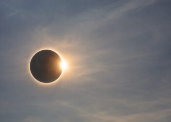 La Universitat de Valencia retransmitirá en directo el histórico eclipse solar del 12 de agosto 14 La Universitat de Valencia retransmitirá en directo el histórico eclipse solar del 12 de agosto