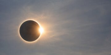 La Universitat de Valencia retransmitirá en directo el histórico eclipse solar del 12 de agosto
