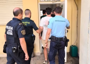 Tres detenidos por destrozar varios coches en la playa de Oliva: la Guardia Civil investiga si hay más víctimas 14 fotonoticia 20260716093642 690