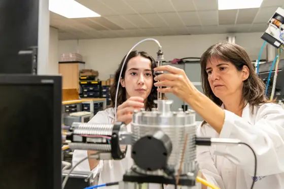 Investigadores de la UPV demuestran que las piedras lunares calentadas con microondas podrían servir para construir en la Luna 1 fotonoticia 20260719161631 560