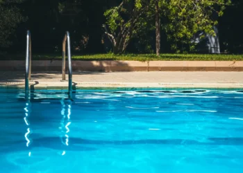 Más de 60 turistas intoxicados en la piscina de un hotel de Benahavís tras un posible fallo en el sistema de tratamiento del agua 41 imagen archivo piscina 97