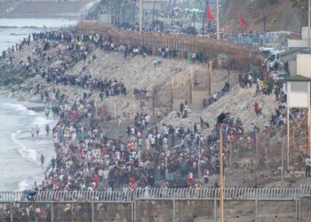 Crisis total en Ceuta: El Ejército se despliega tras una presión migratoria sin precedentes 14 Crisis total en Ceuta: El Ejército se despliega tras una presión migratoria sin precedentes