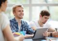 ¿Por qué pasar cuatro años en la facultad ya no es la única vía hacia un buen sueldo? Conoce el mundo de la Formación Profesional 10 ¿Por qué pasar cuatro años en la facultad ya no es la única vía hacia un buen sueldo? Conoce el mundo de la Formación Profesional