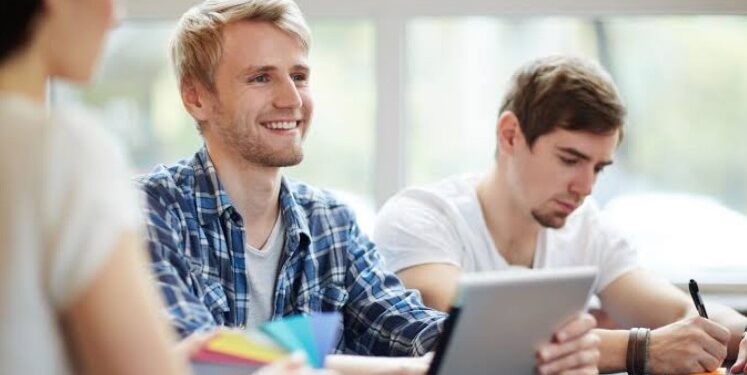 ¿Por qué pasar cuatro años en la facultad ya no es la única vía hacia un buen sueldo? Conoce el mundo de la Formación Profesional 1 ¿Por qué pasar cuatro años en la facultad ya no es la única vía hacia un buen sueldo? Conoce el mundo de la Formación Profesional
