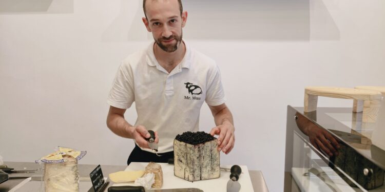 Mr. Muu, la nueva tienda de quesos italianos artesanales que conquista el corazón de Valencia 1 mr muu quesos italianos valencia 20260723 110538 8 1 scaled 1