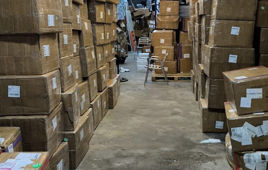 Desmantelado en Paterna un almacén con miles de productos falsificados listos para su distribución 1 Desmantelado en Paterna un almacén con miles de productos falsificados listos para su distribución