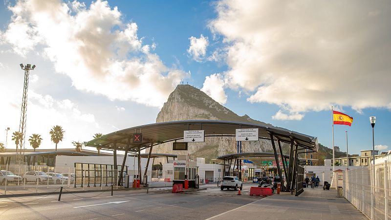 Adiós a la Verja de Gibraltar: así cambia la vida en la frontera tras más de un siglo de separación 1 penon