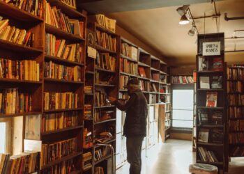 Cerca de 15.000 personas utilizan las bibliotecas municipales de València en su primer mes de apertura 24 horas
