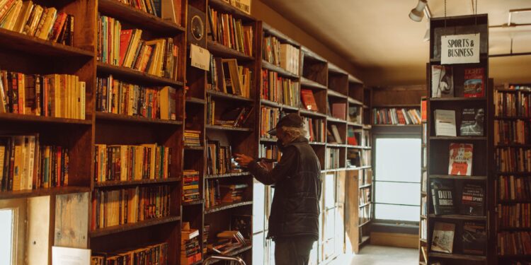 Cerca de 15.000 personas utilizan las bibliotecas municipales de València en su primer mes de apertura 24 horas