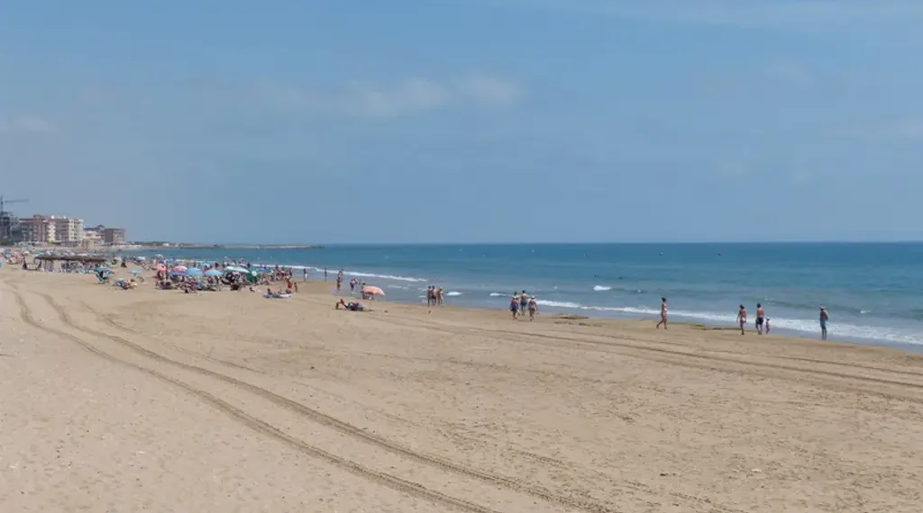 Muere un bañista ahogado en la playa del Acequión de Torrevieja 1 playa del Acequion de Torrevieja Alicante