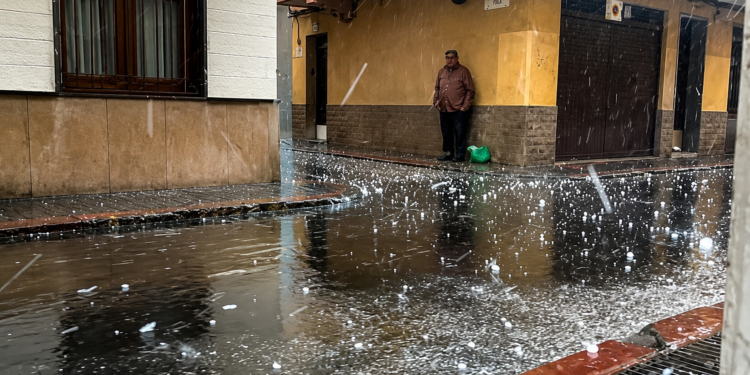Las tormentas descargan granizo en Valencia y dejan lluvia y fuertes rachas de viento en Castellón 1 tormenta granizo tiempo