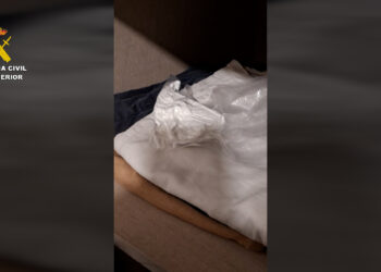 Tres personas detenidas por vender cocaína a través de la ventana de su casa en Castelló de Rugat 14 Tres personas detenidas por vender cocaína a través de la ventana de su casa en Castelló de Rugat