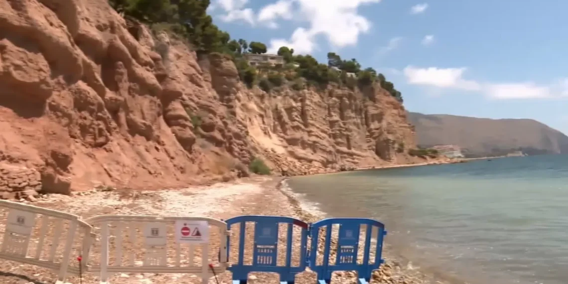 Altea encargará un estudio geotécnico para frenar los desprendimientos en la playa de la Solsida 1 1b657c2c 911b 4e0b bac0 bb36b0e90569 16 9 aspect ratio 1600w 0