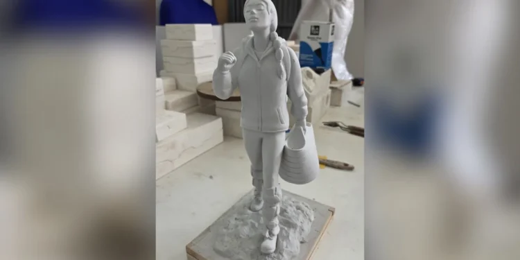 El monumento a los voluntarios de la dana toma forma en Valencia: una figura de 2,2 metros inspirada en Paco Roca 1 1c9a8c4f 7a0d 4a87 81fb de86c8ae02ec 16 9 aspect ratio 1600w 0