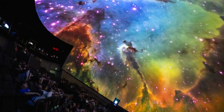 El Hemisfèric encara las últimas ‘Nocturnas de verano’: fechas y horarios para disfrutar del planetario en directo 1 20260625 Hemis Nocturnas de Verano Baja 038