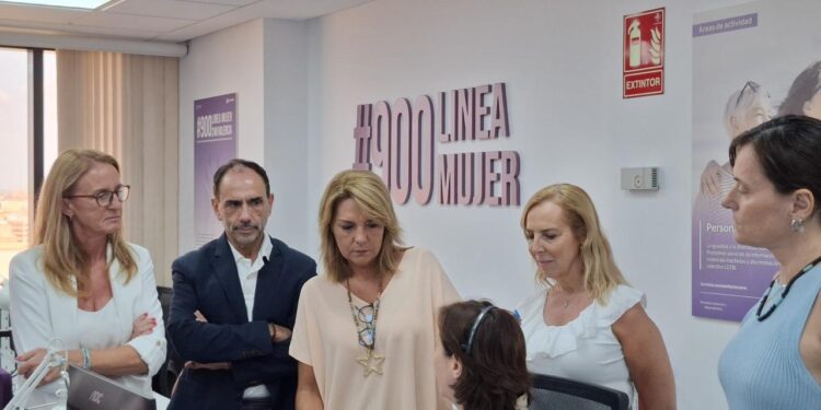 La línea mujer 24h atiende más de 45.700 llamadas en el primer semestre de 2026 y consolida su papel protector