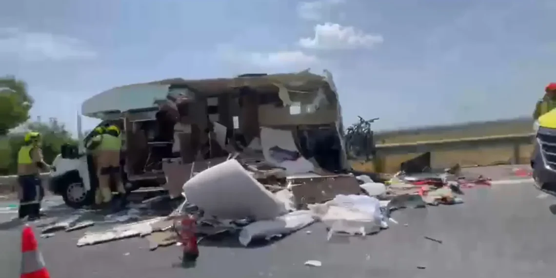 Muere una niña de 13 años en un accidente entre una autocaravana y un camión en la AP-7, en Benicàssim 1 74a9a4a5 08ac 4bd2 a15f 4f2a197902d5 16 9 aspect ratio 1600w 0