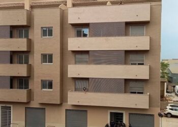 Una 'okupación' de un edificio orquestada de madrugada reactiva la alarma vecinal en Bétera