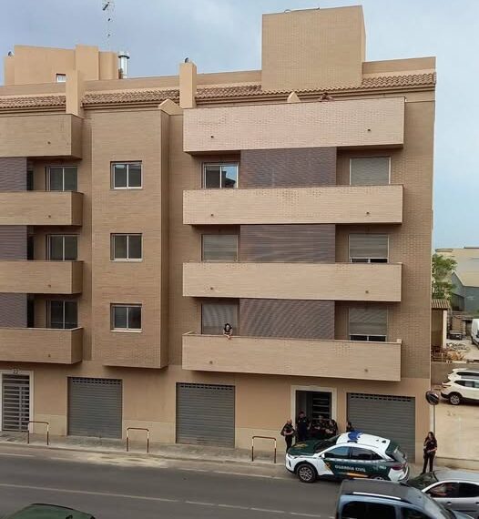 Una 'okupación' de un edificio orquestada de madrugada reactiva la alarma vecinal en Bétera 1 Una 'okupación' de un edificio orquestada de madrugada reactiva la alarma vecinal en Bétera