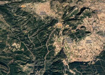 Un rayo desató ayer un incendio forestal en Aras de los Olmos que ya ha sido controlado por los bomberos
