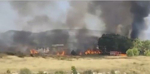 Un incendio forestal en Moixent moviliza medios aéreos y terrestres y obliga a cortar la carretera CV-589 1 Un incendio forestal en Moixent moviliza medios aéreos y terrestres y obliga a cortar la carretera CV-589