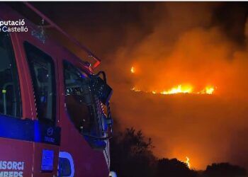 Múltiples rayos provocan tres incendios forestales simultáneos en la provincia de Castellón