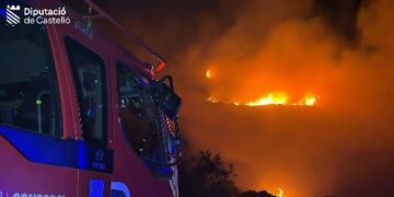 Múltiples rayos provocan tres incendios forestales simultáneos en la provincia de Castellón