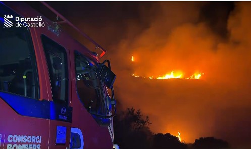 Múltiples rayos provocan tres incendios forestales simultáneos en la provincia de Castellón 1 Múltiples rayos provocan tres incendios forestales simultáneos en la provincia de Castellón