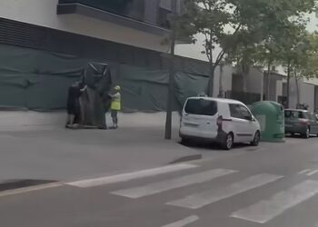 Conflicto vecinal en Benicalap: los residentes intentan paralizar la conversión de unos bajos en 22 apartamentos turísticos