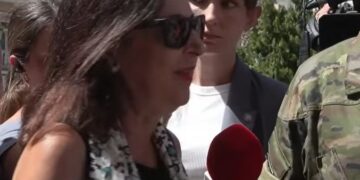Tensión y desolación en las calles de Ceuta durante la visita a pie de Margarita Robles