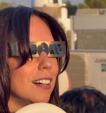 Polémica por la «fiesta VIP» del Gobierno para ver el eclipse solar en Guadalajara: 72.000 euros, cuatro ministros y concierto indie