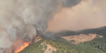 La UME entra en San Juan de la Peña para evacuar sus joyas históricas ante la amenaza del incendio de Riglos