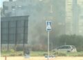 Un incendio en unos solares de Alzira moviliza un dispositivo de bomberos y medios aéreos
