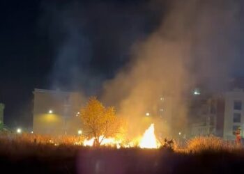 Incendio en el entorno del cuartel de Paterna anoche activó a Emergencias