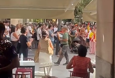 Protestan ante el lujoso hotel del Ministro Cuerpo en Ceuta tras aprobarse el mando único 2 Captura de pantalla 2026 08 25 204627