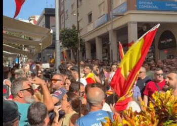 Protestan ante el lujoso hotel del Ministro torres en Ceuta tras aprobarse el mando único