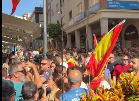 Protestan ante el lujoso hotel del Ministro Cuerpo en Ceuta tras aprobarse el mando único 1 Protestan ante el lujoso hotel del Ministro torres en Ceuta tras aprobarse el mando único