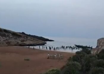 López Miras convoca un Consejo de Gobierno urgente en Cartagena tras la llegada de una nueva embarcación a las costas murcianas
