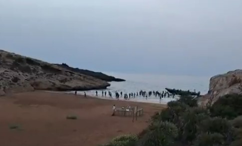 López Miras convoca un Consejo de Gobierno urgente en Cartagena tras la llegada de una nueva embarcación a las costas murcianas 1 López Miras convoca un Consejo de Gobierno urgente en Cartagena tras la llegada de una nueva embarcación a las costas murcianas