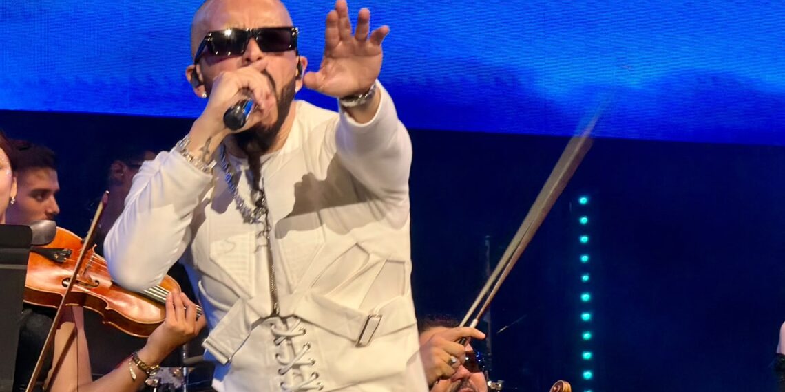 Yandel transforma el Roig Arena en una gran celebración sinfónica del reguetón