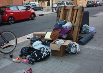 El Ayuntamiento responde a Compromís sobre la tasa de residuos: "El basurazo de Sánchez era obligatorio desde 2022" 14 El cambio de contenedores de Valencia provoca basura en las calles 4